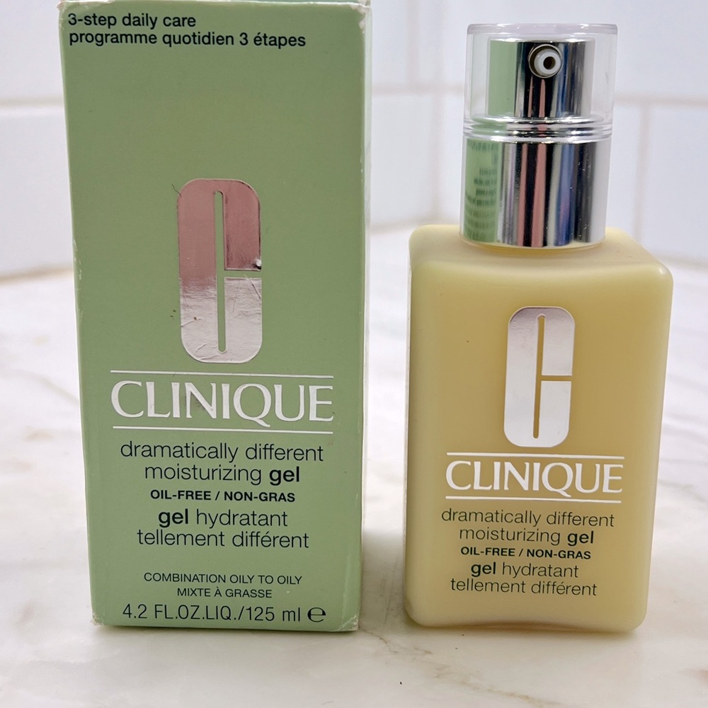 CLINIQUE 🦠 Dramatically Different Moisturizing Gel 🦠 4.2 fl oz 🦠 NIB
$34 MSRP
